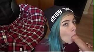 53 bolshoj chlen v rukax u devushki