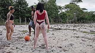 Batendo punheta i vizinha vendo